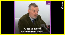 François Sureau : "Quel est ce pays, qui pour encadrer une manifestation utilise des armes de guerre ?" by AKINA